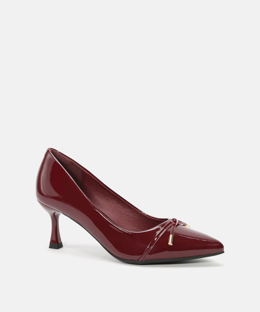 Sapatos salto adorno laço